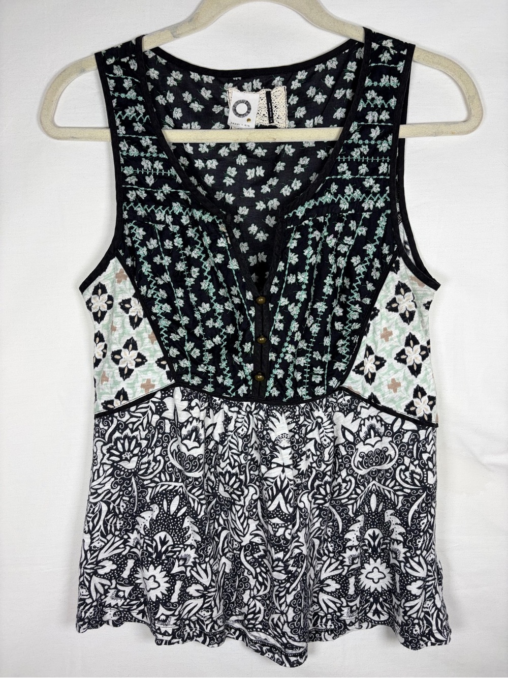 Floral Patchwork Sleeveless Embroidered Blouse Boho Folk Anthropologie Akemi Kin
